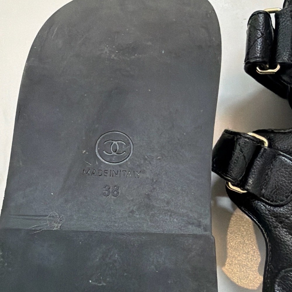 CHANEL Black Quilted Leather CC Logo Sandals with Gold Hardware - Picture 6 of 9